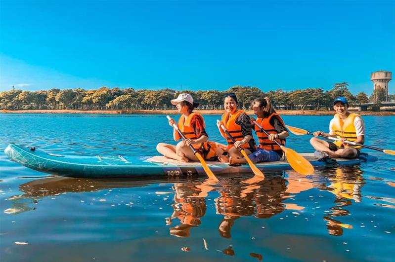 Chèo Thuyền Sup Buổi Sáng Trên Dòng Sông Hương